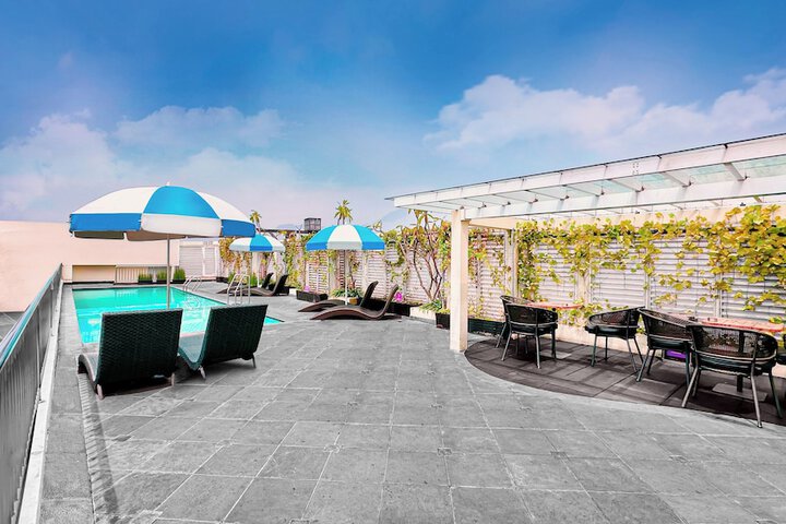 Pools & Facilities