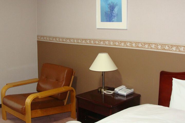 Room 13 of 33
