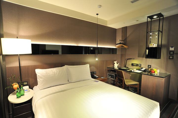 Room 12 of 108