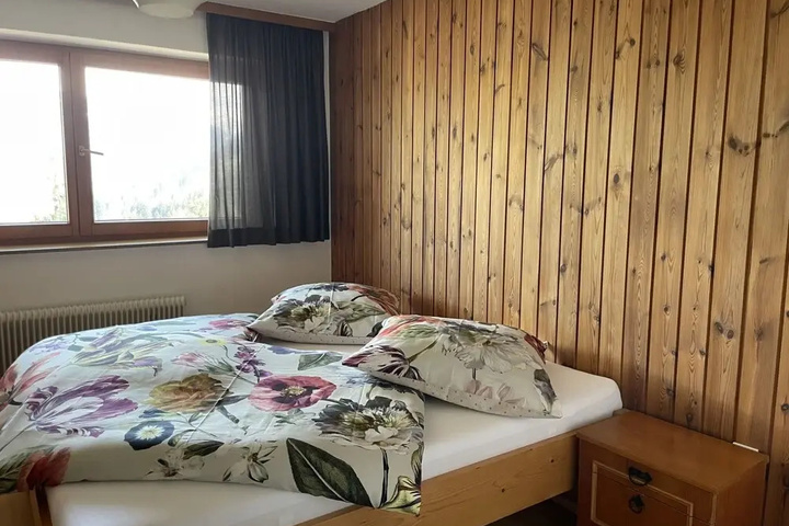 Room 4 of 10