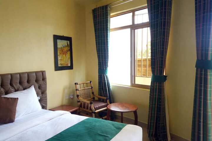 Room 10 of 25