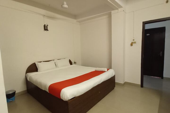Room 8 of 9