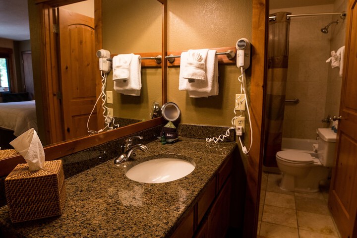 Bathroom sink
