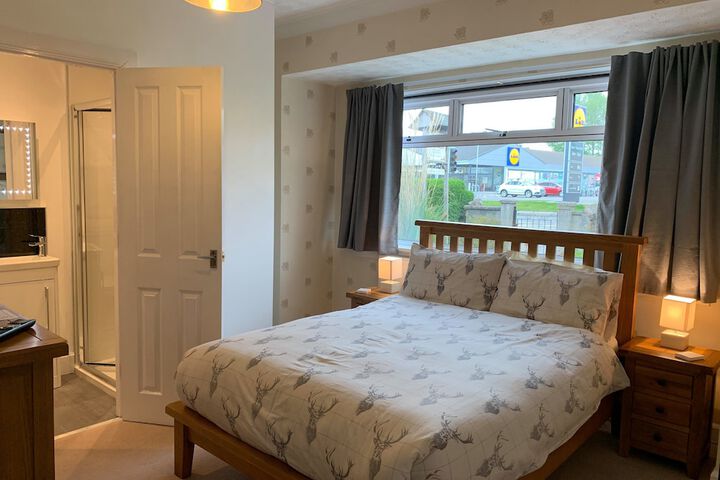 Room 2 of 28