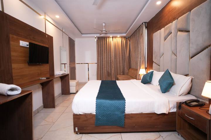 Room 8 of 43