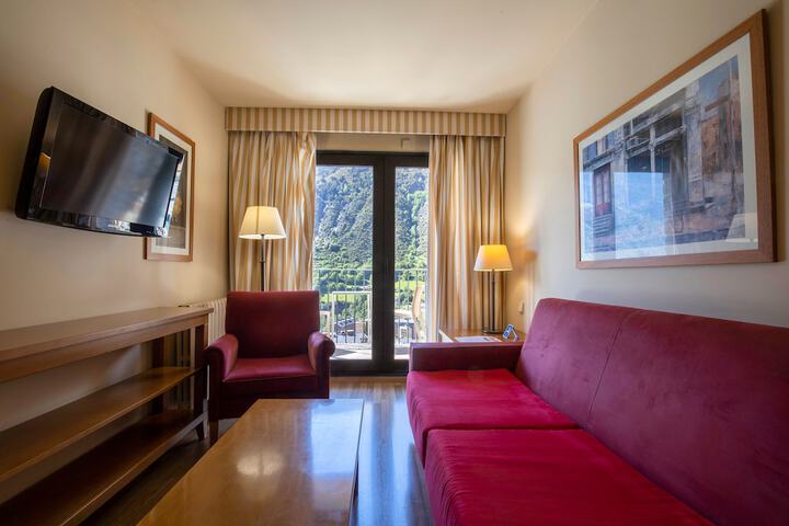 Room 3 of 28