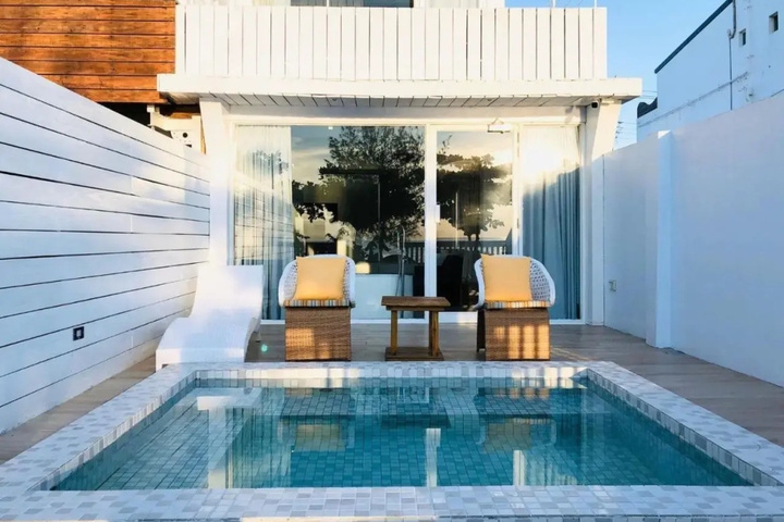 Pool 13 of 17