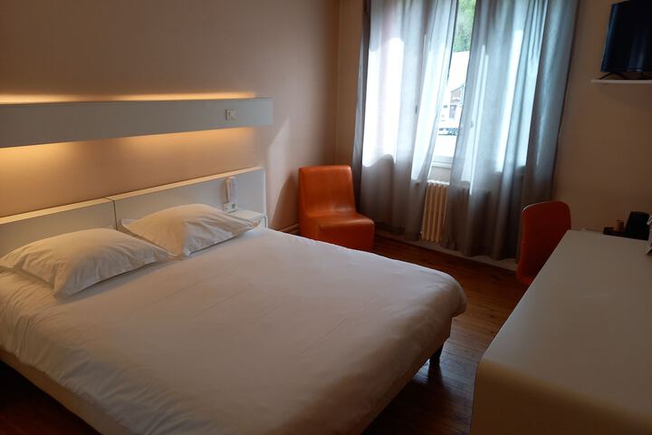 Room 9 of 43