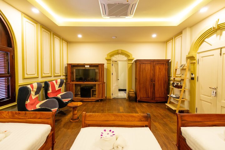 Room 3 of 28