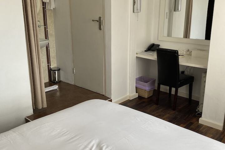Room 30 of 109