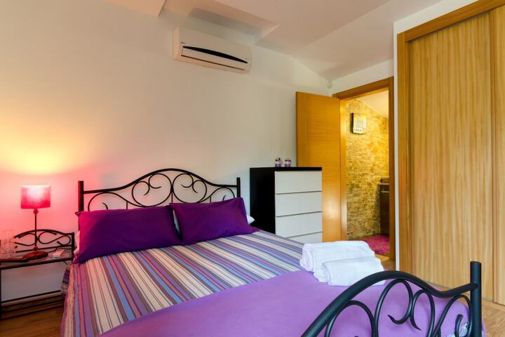 Room 4 of 60