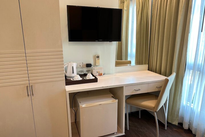 Room 28 of 64