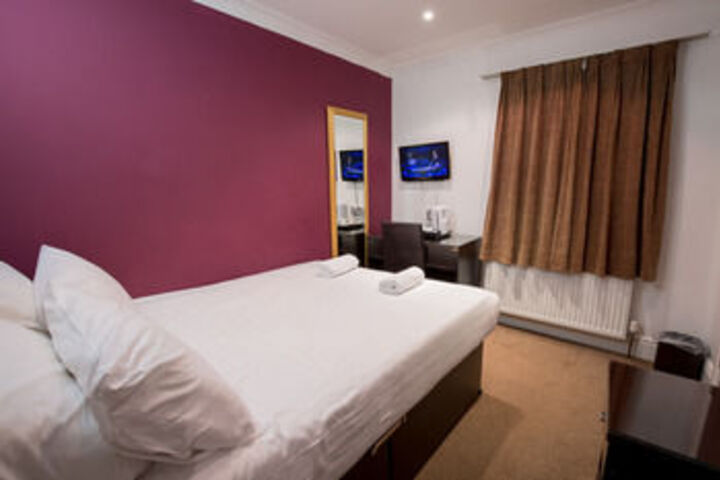 Room 9 of 34