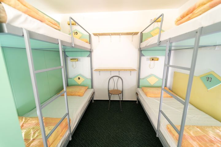 Room 10 of 37
