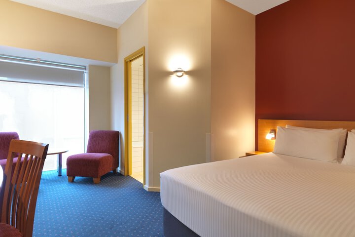 Room 11 of 34
