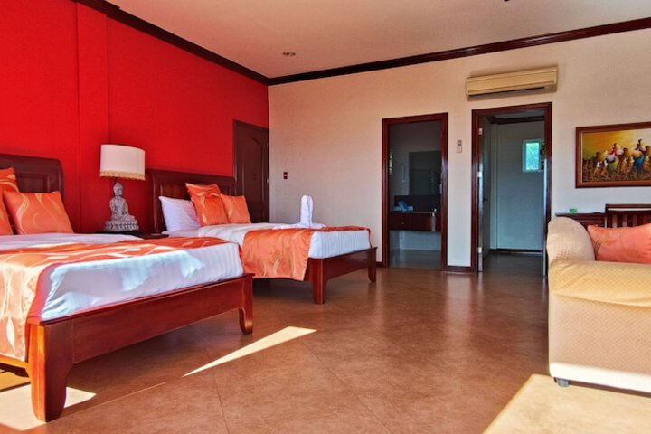 Room 32 of 80