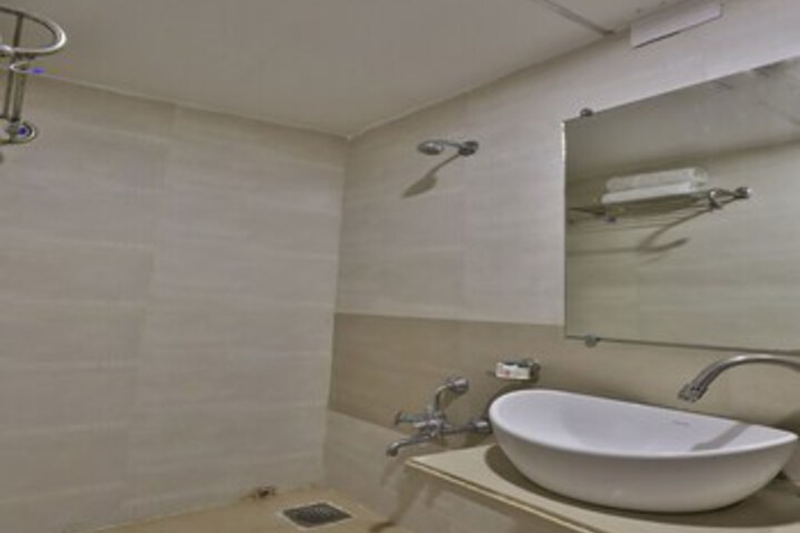 Room 2 of 20
