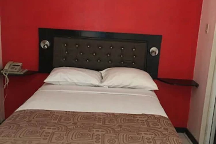 Room 6 of 16