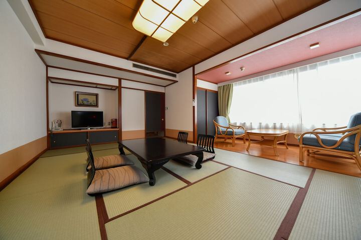 Room 12 of 48