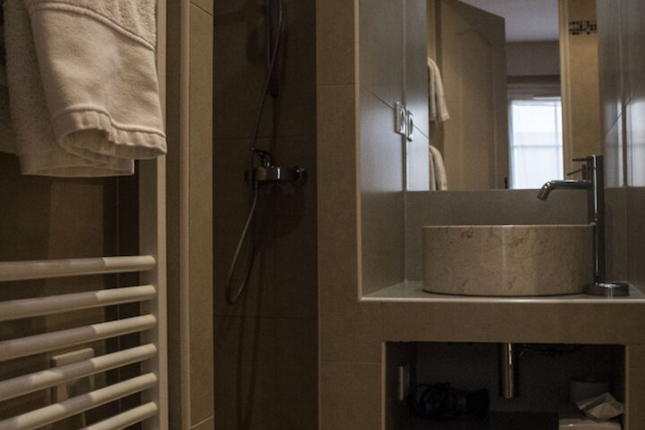 Room 21 of 34