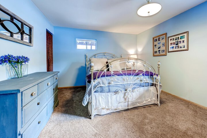 Room 2 of 32