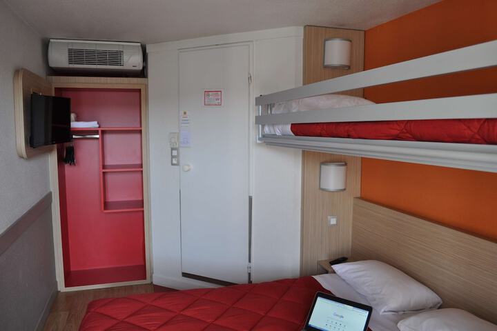 Room 13 of 61