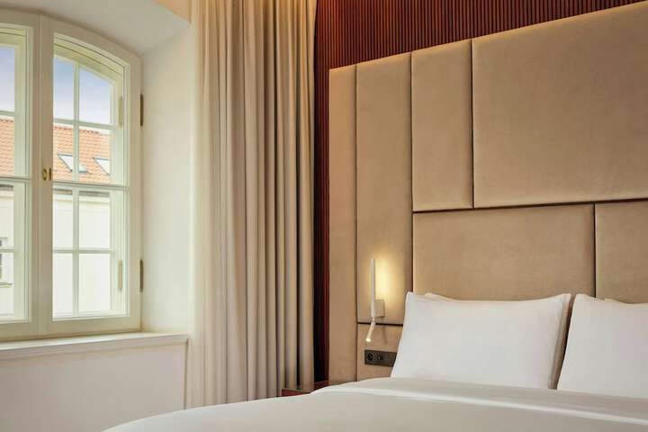 Room 14 of 82