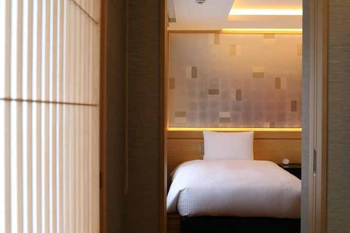Room 4 of 27