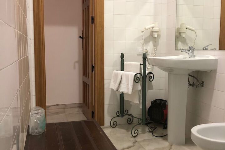 Room 20 of 49