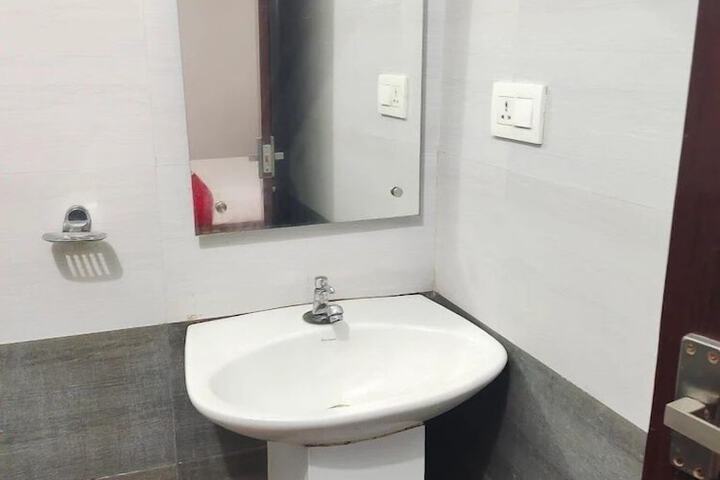 Room 17 of 27