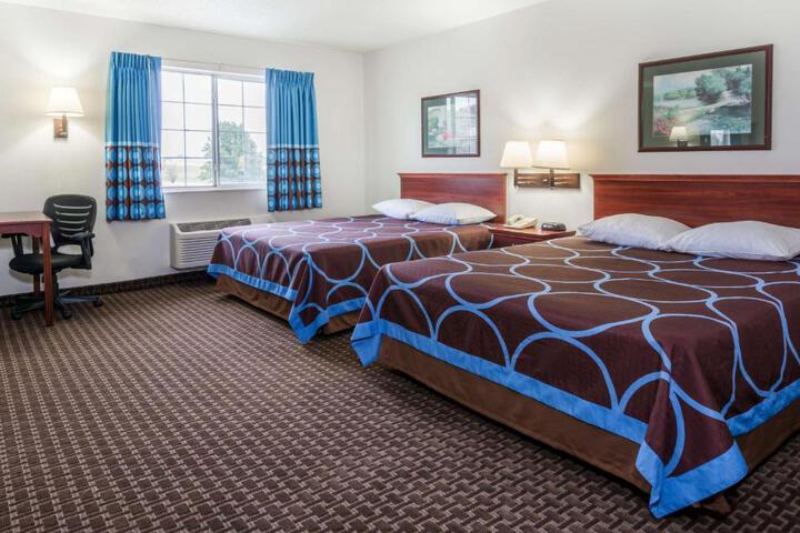2 Queen Beds (6 of 8)