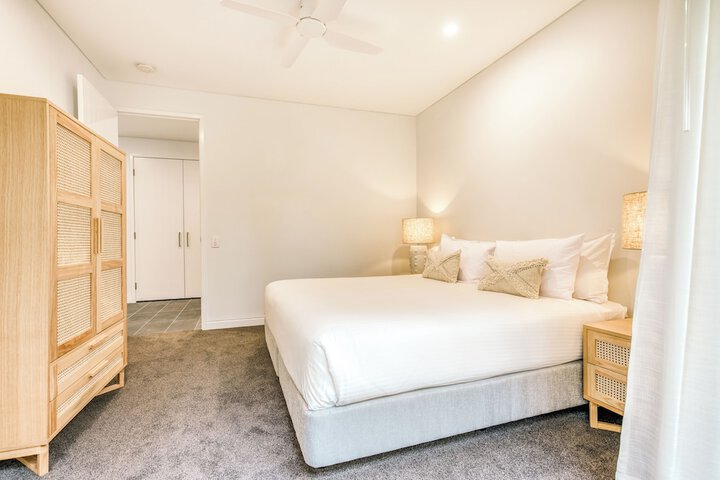 Room 34 of 193