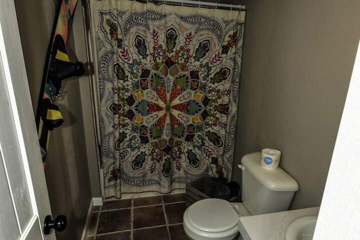 Room 800 of 917