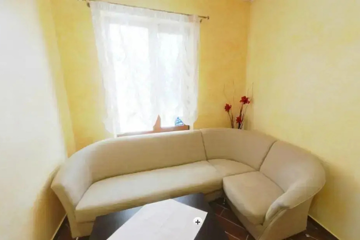 Room 9 of 26