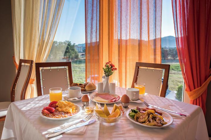 Breakfast/Coffee Service 44 of 69