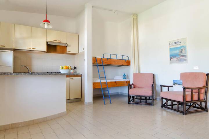 Room 4 of 77