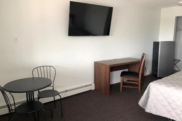 Room 5 of 12