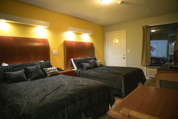Single Room 1 King Bed (13 of 36)