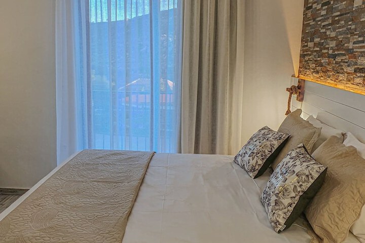 Room 8 of 51