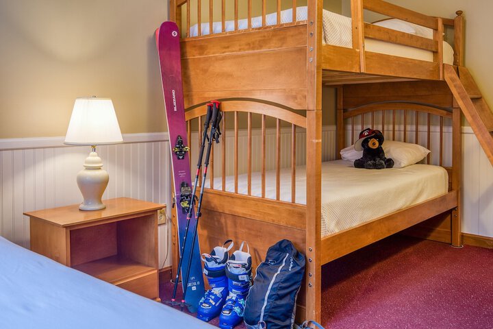 Slope Queen Bed with View (39 of 100)