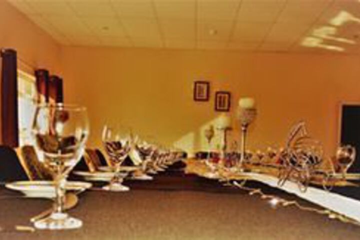Dining 12 of 47