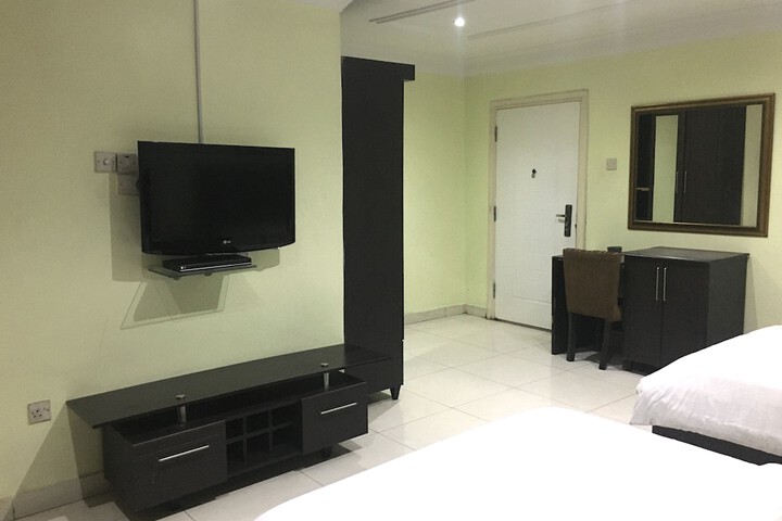 Room 6 of 25
