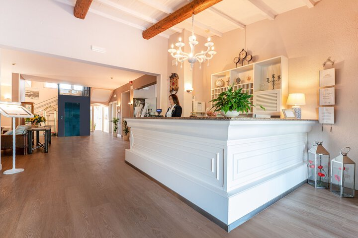Entrance & Lobby