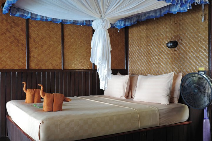 Room 27 of 171