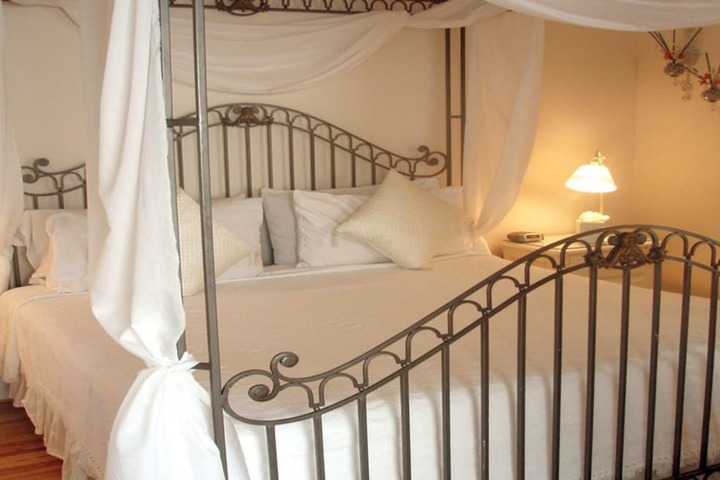Room 3 of 171