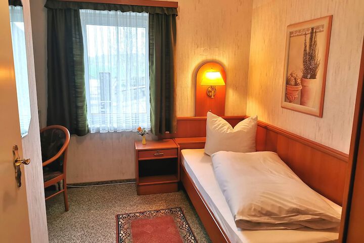 Room 6 of 52
