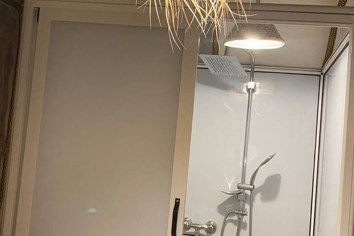 Room 6 of 50