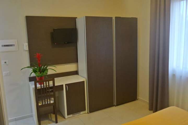 Room 9 of 41