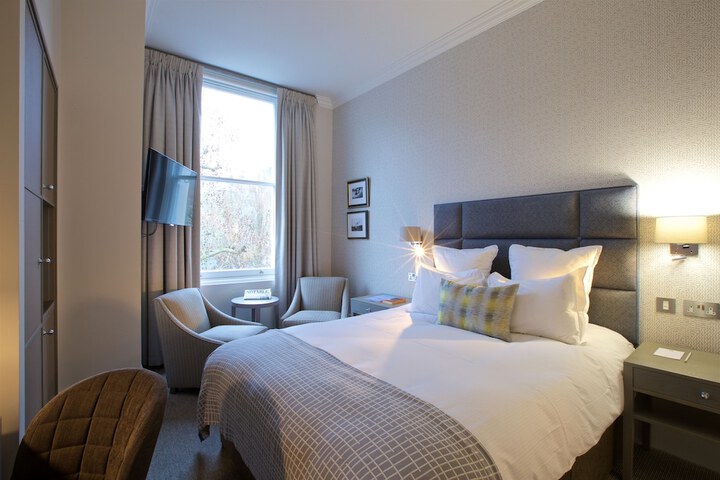 Room 32 of 82