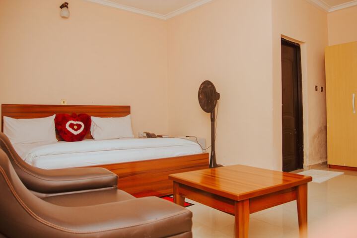 Room 12 of 27